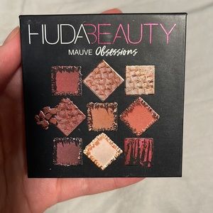 Huda Beauty- mauve obsessions